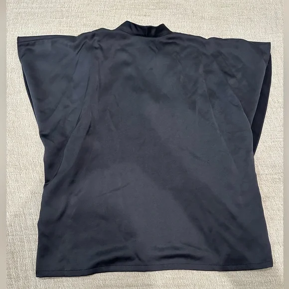 SAINTART Finn V-neck Charmeuse top - Picture 4 of 6